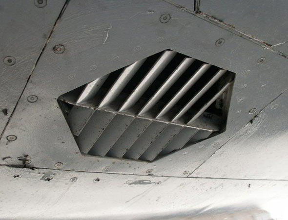 图文：YF-23机身腹部的特殊口盖