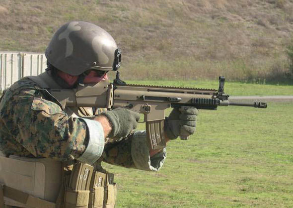 美SCAR特种作战突击步枪开始小批量生产(组图)