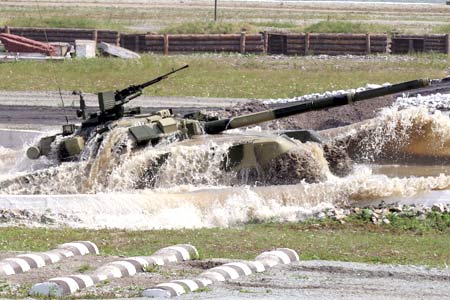 图文:T-90S主战坦克突破水障展示