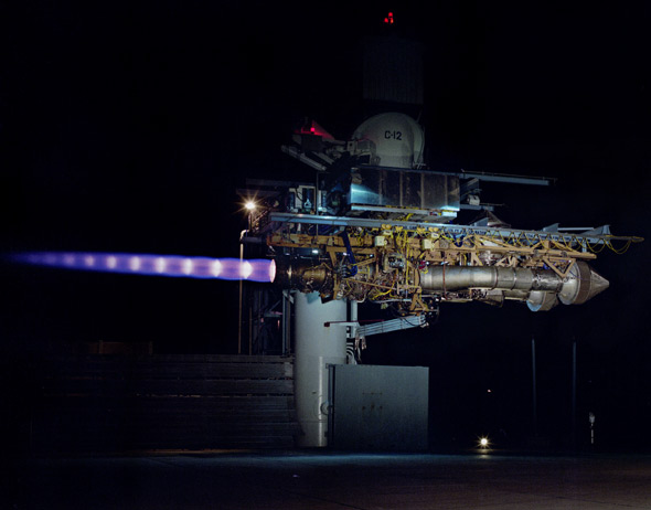 F-35联合攻击机用普惠F135发动机亮相(图)