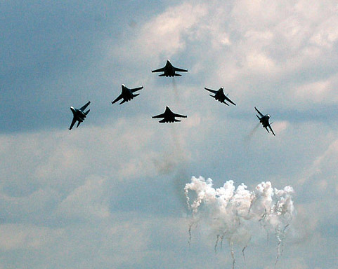 俄罗斯在下塔吉尔展出各种新型武器(组图)