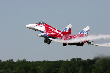 第45届英国范堡罗国际航空展开幕(组图)