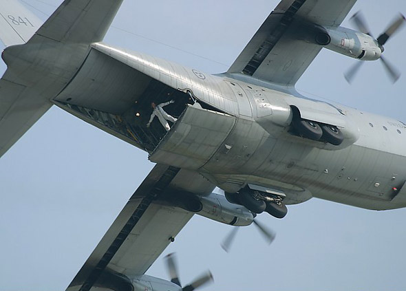 波音为瑞典升级C-130运输机航电系统(图)