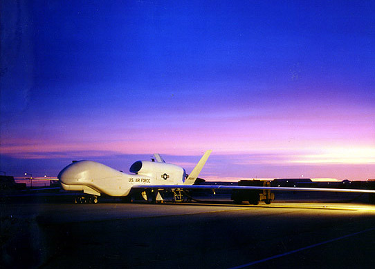 诺·格公司开始装配第17架全球鹰无人机(图)