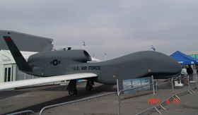 美空军对全球鹰无人机进行验收飞行测试(图)