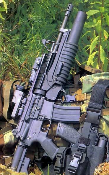 图文:美制M4A1型卡宾枪