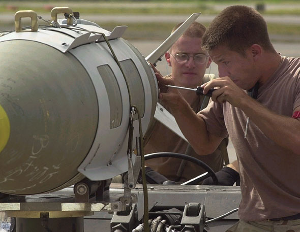 美空军计划将JDAM武器系统装备更多机种(图)