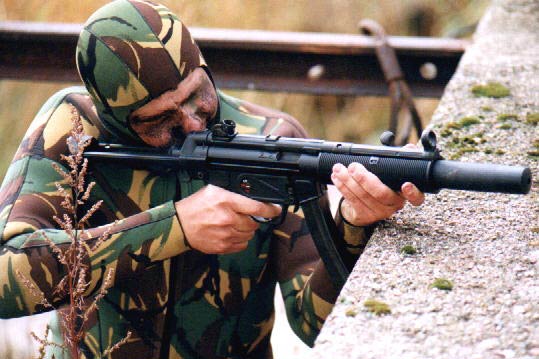 图文:德国HK公司MP5SD型消声冲锋枪