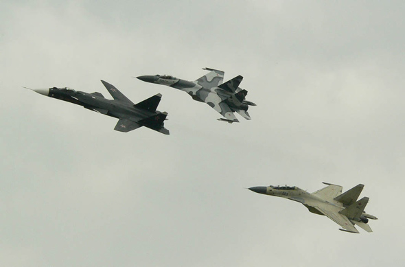 图文:俄空军苏-47与苏-30苏-27战机伴飞