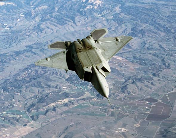 图文：F-22猛禽战机空中超机动演示