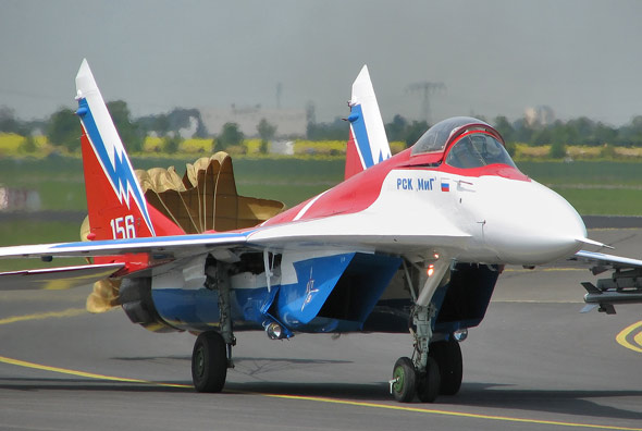 图文：安装了推力矢量发动机的米格-29OVT战机