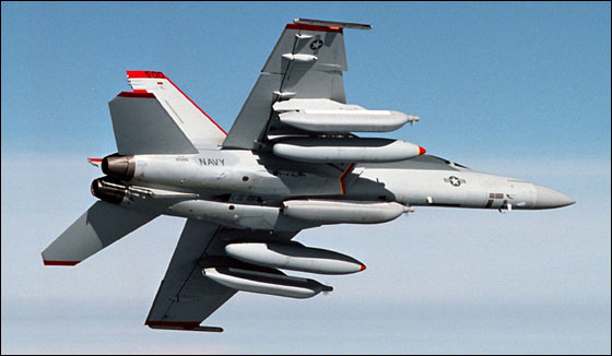 波音公司出厂首架EA-18G电子战飞机(图)