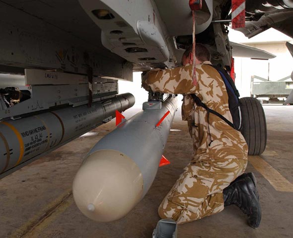 英国国防部出资保障两种空射导弹(图)