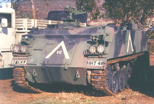 英国接收首批升级型FV432系列履带式装甲车(图)