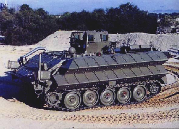 图文:以军以M-113为基础研制的泽尔达-2装甲车