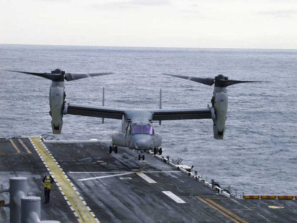 美海军陆战队进行MV-22飞机装运车辆演习(图)