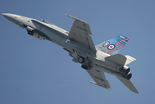 波音向加拿大交付第80架改装型CF-18战机(图)