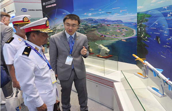 国外观众参观中国展台