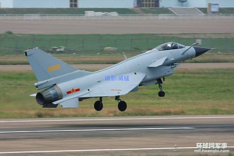 歼10在航展现场展示杰出机动性能-中国航展::中国国际航空航天博览会